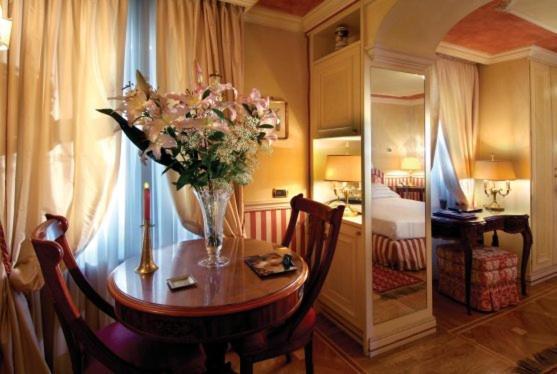 Petit Palais Hotel De Charme Milano Esterno foto