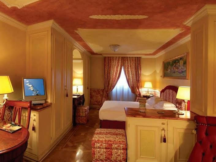 Petit Palais Hotel De Charme Milano Esterno foto